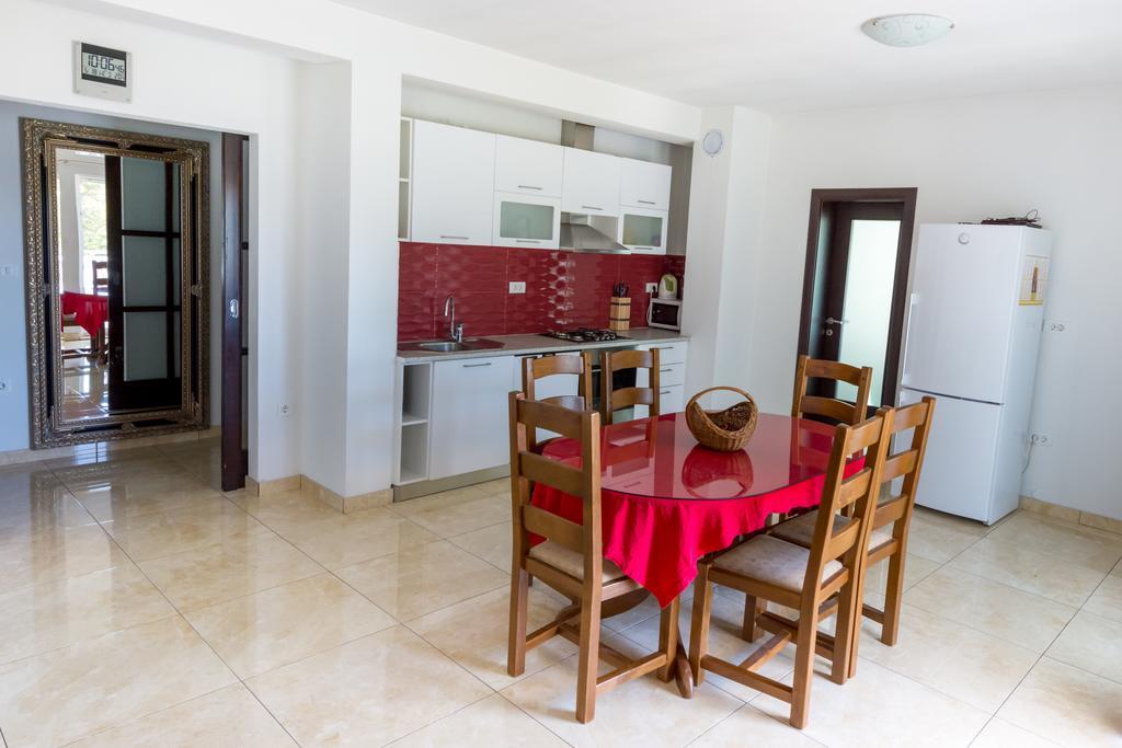 Villa Apartments Marko & Simun Kaštela Buitenkant foto