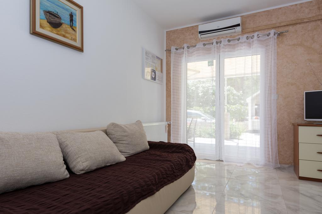 Villa Apartments Marko & Simun Kaštela Buitenkant foto