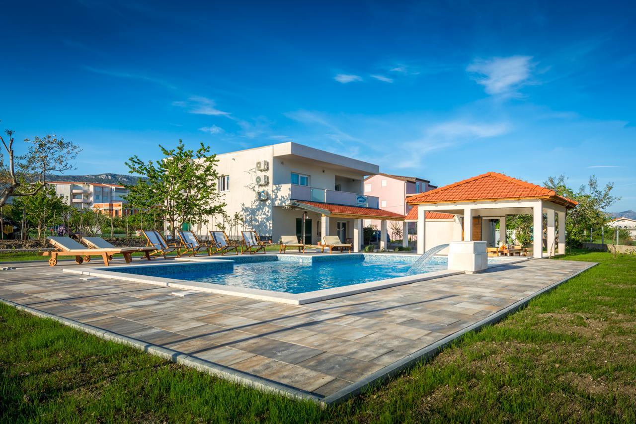 Villa Apartments Marko & Simun Kaštela Buitenkant foto